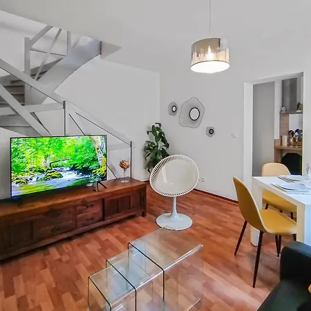 Duplex Centre - Cour Interieure & Smart Tv Apartment *
